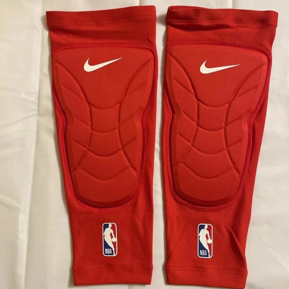 Nike NBA Hyperstrong Padded Knee Sleeves - Red